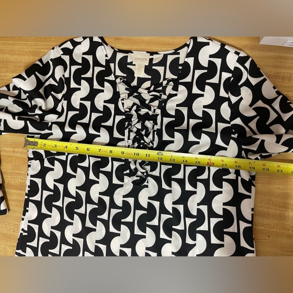 Chico’s geometric print criss cross lace up blouse Chicos size 0 women’s S/4 - Picture 15 of 16